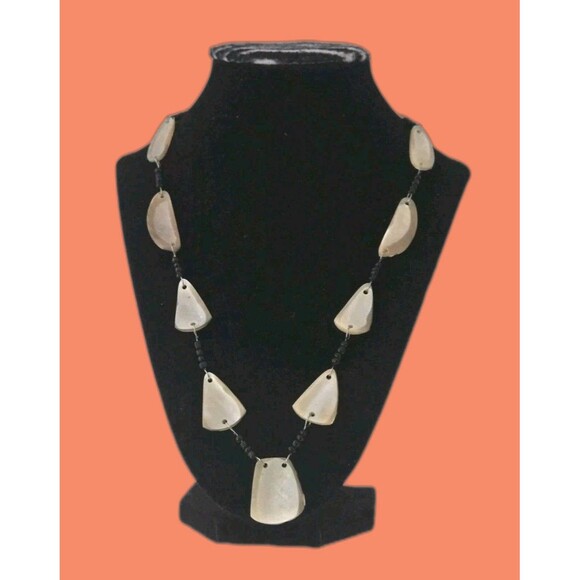 Vintage Handmade Art Deco Kenyan Sea Shell & Black Beads Collar Necklace - Picture 3 of 6